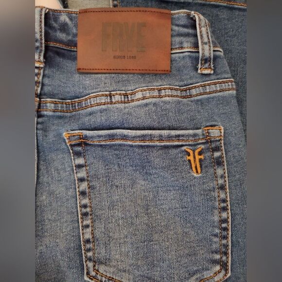 Frye Mid-Rise Split Hem Flare Jean Size 2 - Picture 4 of 10